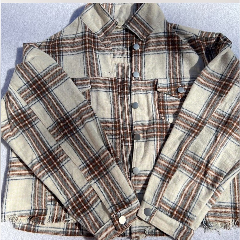 Altr'd State Cream and Brown Plaid Cropped Flannel Jacket with Frayed Hem - Picture 4 of 6